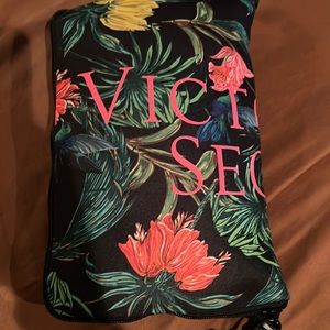 Selling a Victoria’s Secret bag